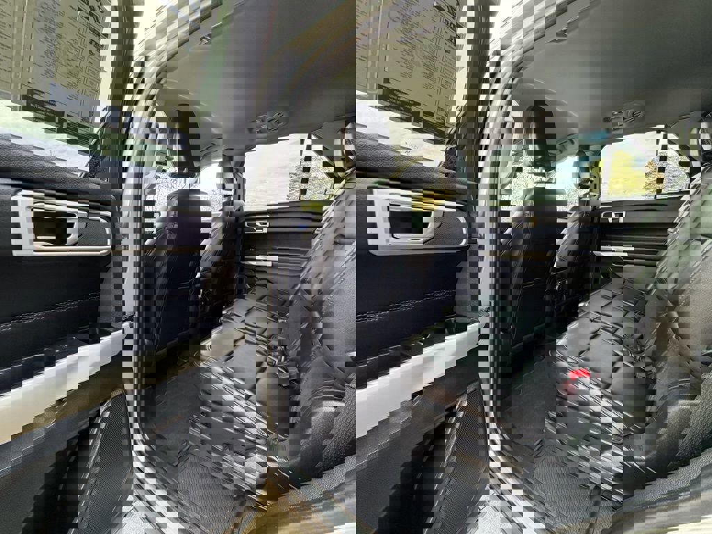 Certified 2022 Ford Explorer XLT w/ Equipment Group 202A image 26