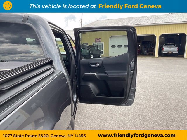 Used 2022 Toyota Tacoma TRD Sport AWD/4WD image 47