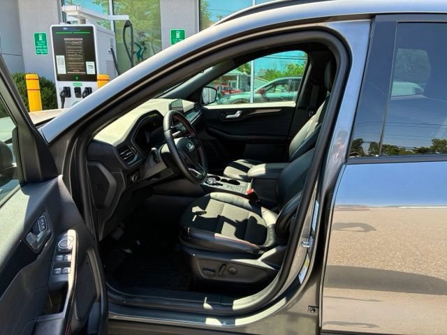 Certified 2025 Ford Escape ST-Line w/ Cold Weather Package AWD/4WD image 17