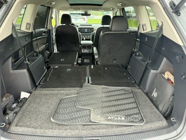 Used 2023 Volkswagen Atlas SEL AWD/4WD image 32