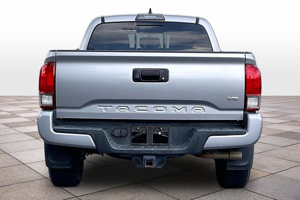 Used 2017 Toyota Tacoma TRD Sport w/ Tow Package RWD image 4