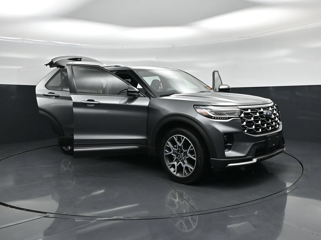 Certified 2025 Ford Explorer Platinum w/ Ultimate Package AWD/4WD image 32