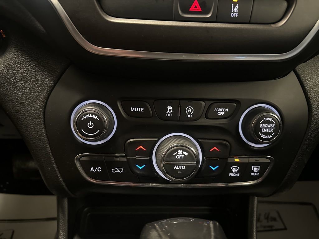 Used 2022 Jeep Cherokee Trailhawk w/ Comfort/Convenience Group image 41