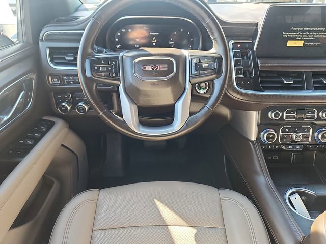 Used 2024 GMC Yukon XL SLT w/ SLT Luxury Package image 9