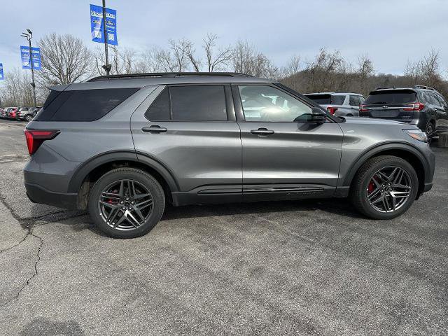 Certified 2025 Ford Explorer ST-Line w/ ST-Line Street Pack image 2
