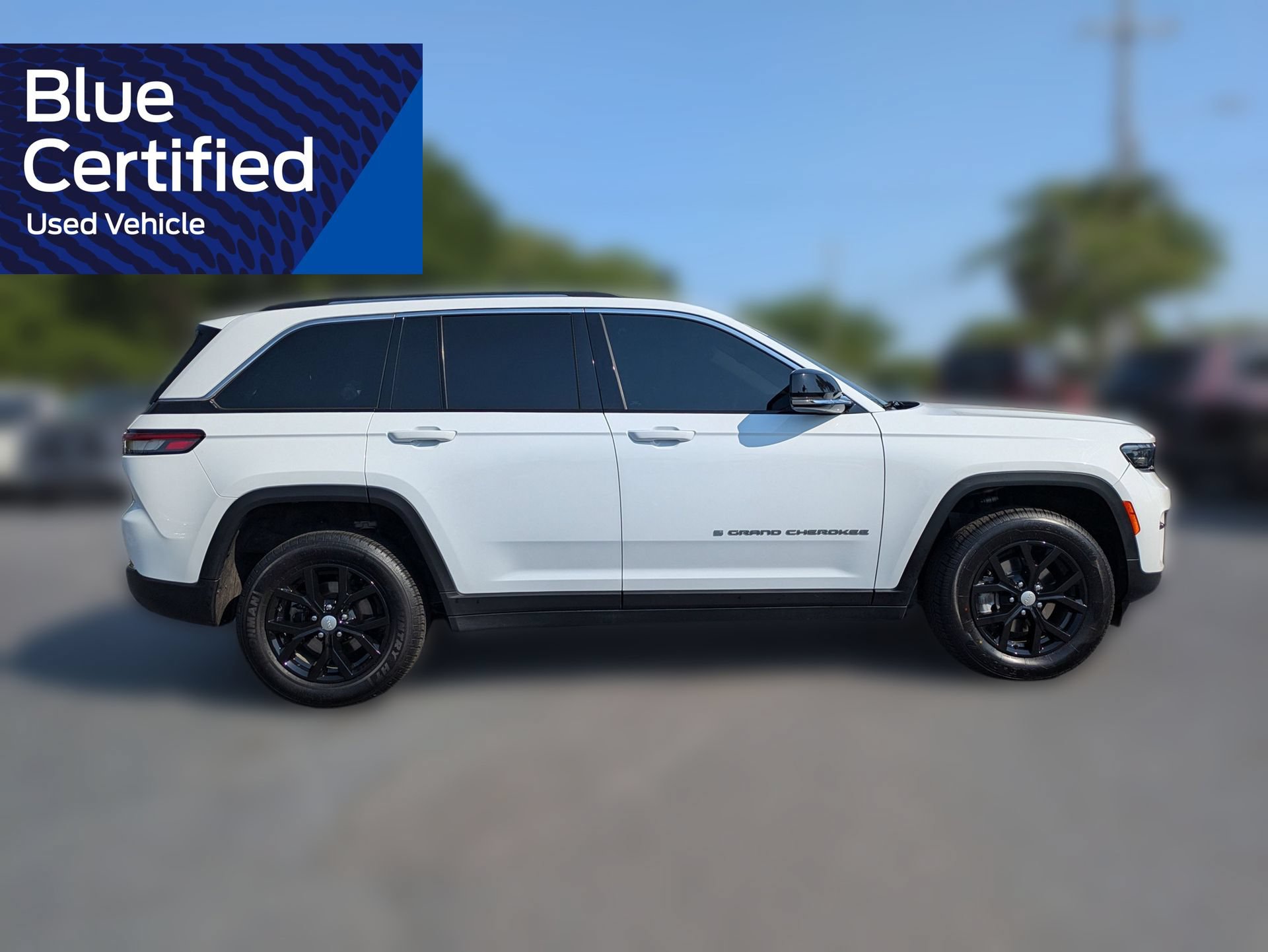 Used 2023 Jeep Grand Cherokee Limited AWD/4WD image 3