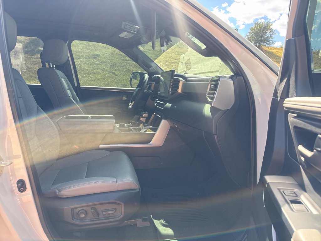 Used 2025 Toyota Tundra Limited AWD/4WD image 28