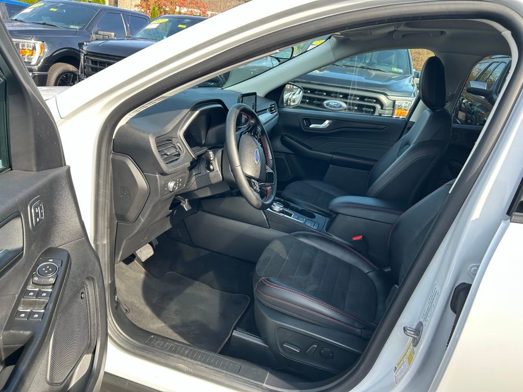 Certified 2022 Ford Escape SEL w/ SEL Stealth AWD Package image 16