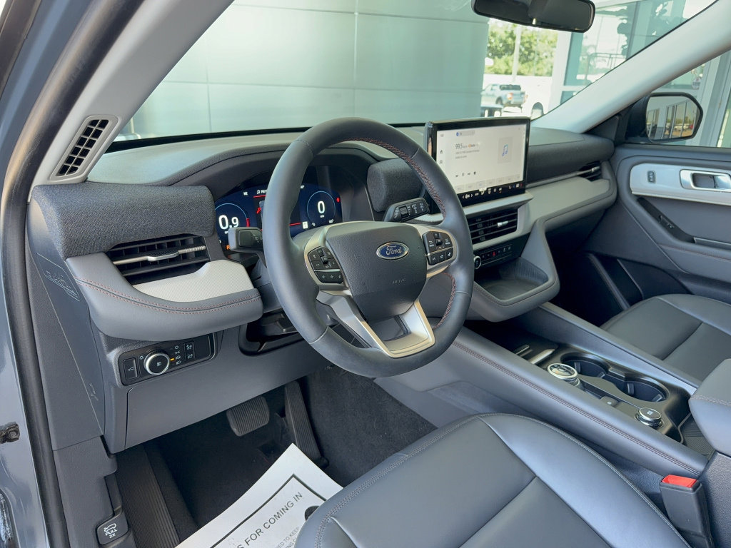 Certified 2025 Ford Explorer Active w/ Active Comfort Package RWD image 10