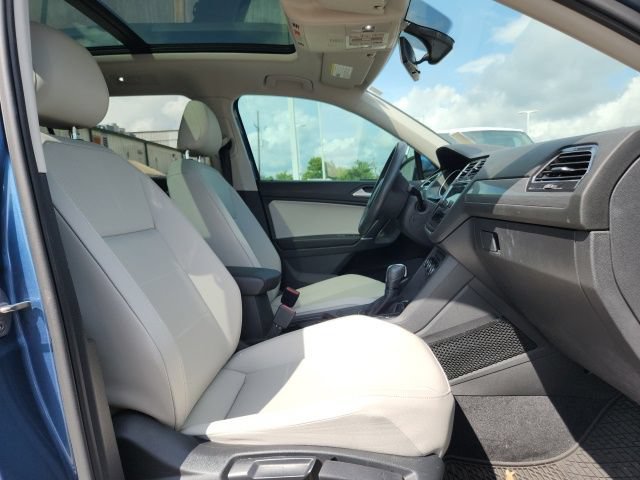 Used 2020 Volkswagen Tiguan SE w/ Panoramic Sunroof Package FWD image 13