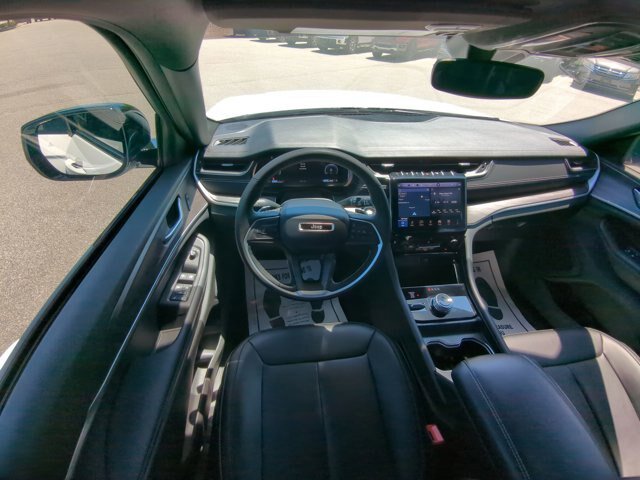 Used 2024 Jeep Grand Cherokee L Limited w/ Black Appearance Package AWD/4WD image 31