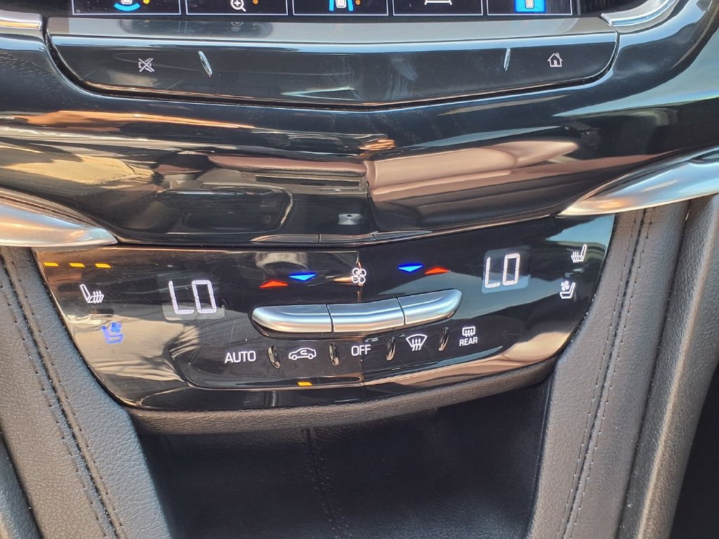 Used 2024 Cadillac XT6 Premium Luxury w/ Technology Package FWD image 12