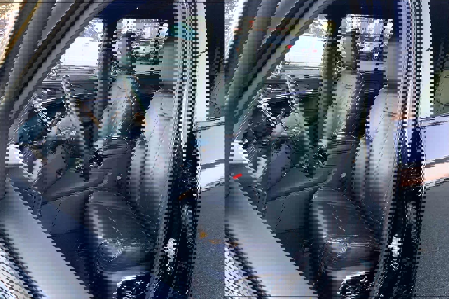 Used 2023 Jeep Grand Cherokee L Overland w/ Advanced Protech Group III image 10