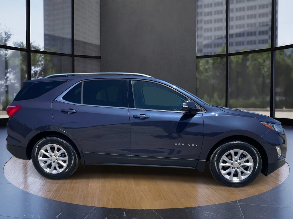 Used 2018 Chevrolet Equinox LT w/ Sun & Infotainment Package FWD image 2