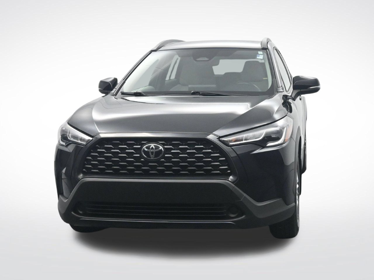 Used 2025 Toyota Corolla Cross LE FWD image 2