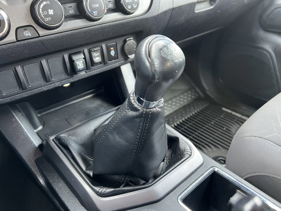 Used 2019 Toyota Tacoma TRD Off-Road image 32