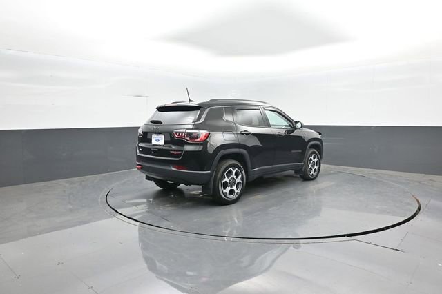 Used 2022 Jeep Compass Trailhawk w/ Trailhawk Convenience Group AWD/4WD image 7