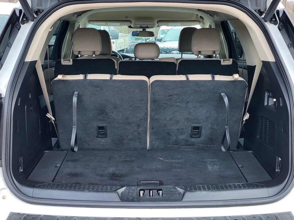 Certified 2022 Ford Explorer XLT w/ Equipment Group 202A image 33