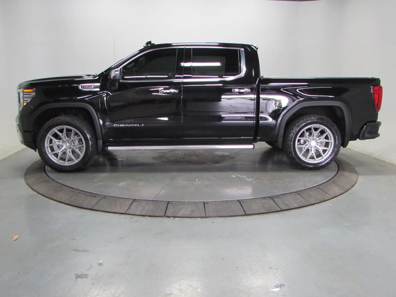 Used 2023 GMC Sierra 1500 Denali w/ Denali Reserve Package AWD/4WD image 4