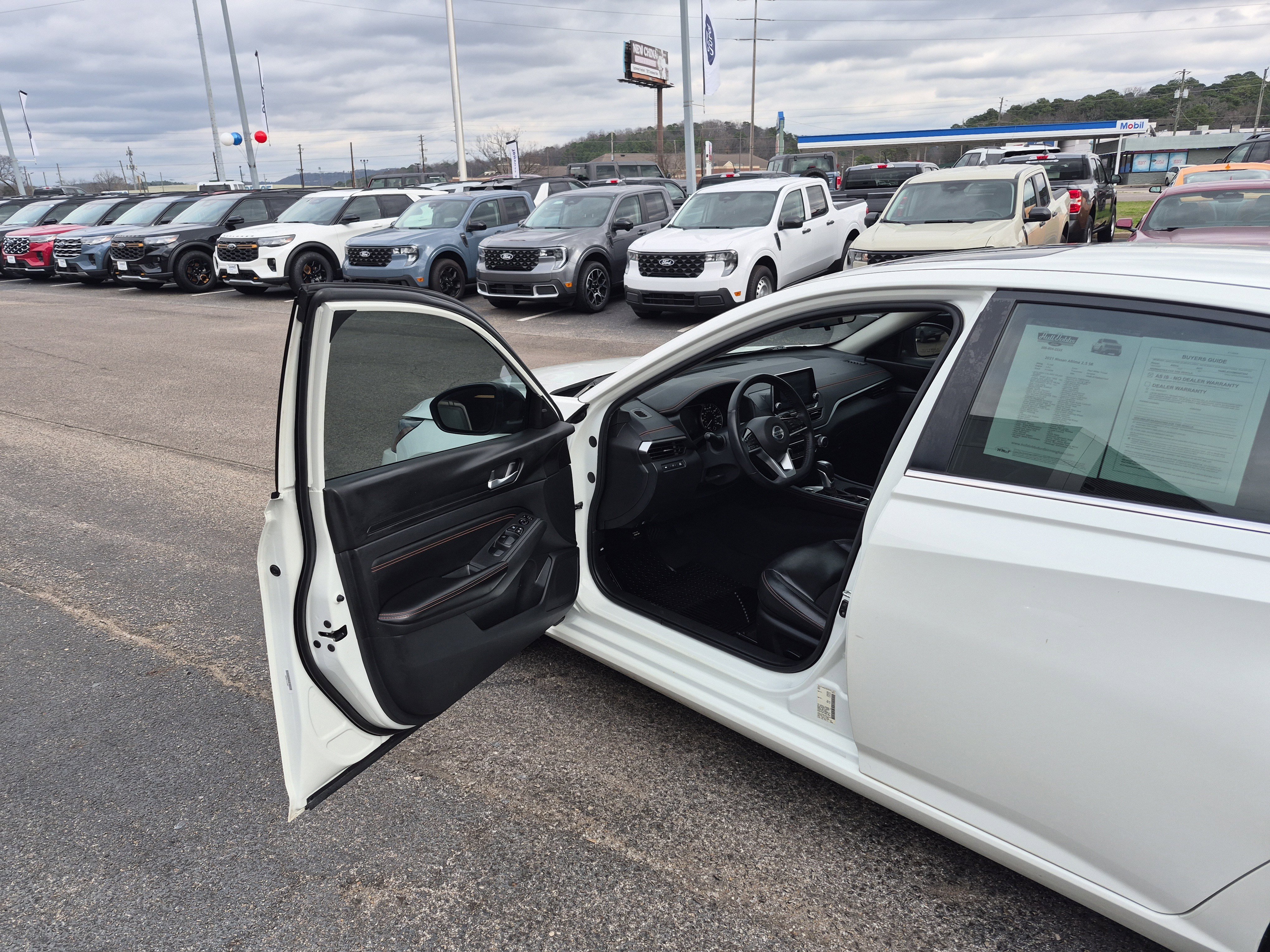 Used 2021 Nissan Altima 2.5 SR w/ SR Premium Package image 9