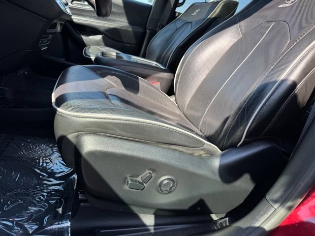 Used 2020 Chrysler Pacifica Limited w/ Advanced Safetytec Group FWD image 6