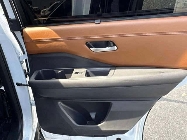 Used 2025 Nissan Pathfinder Platinum FWD image 23