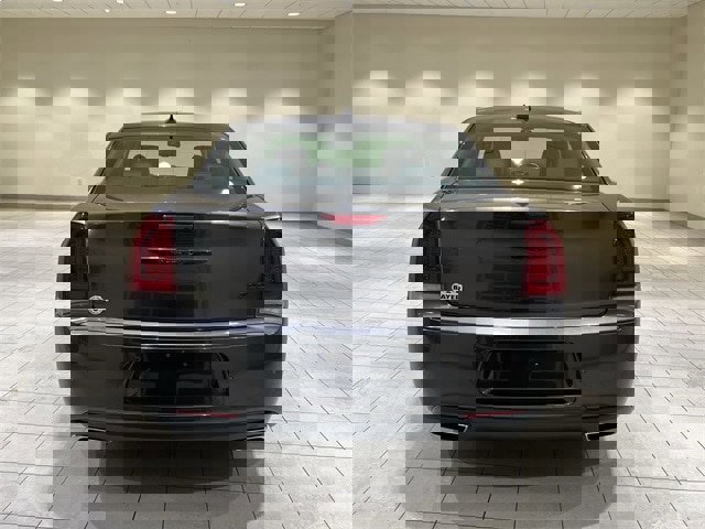 Used 2022 Chrysler 300 Touring L image 3