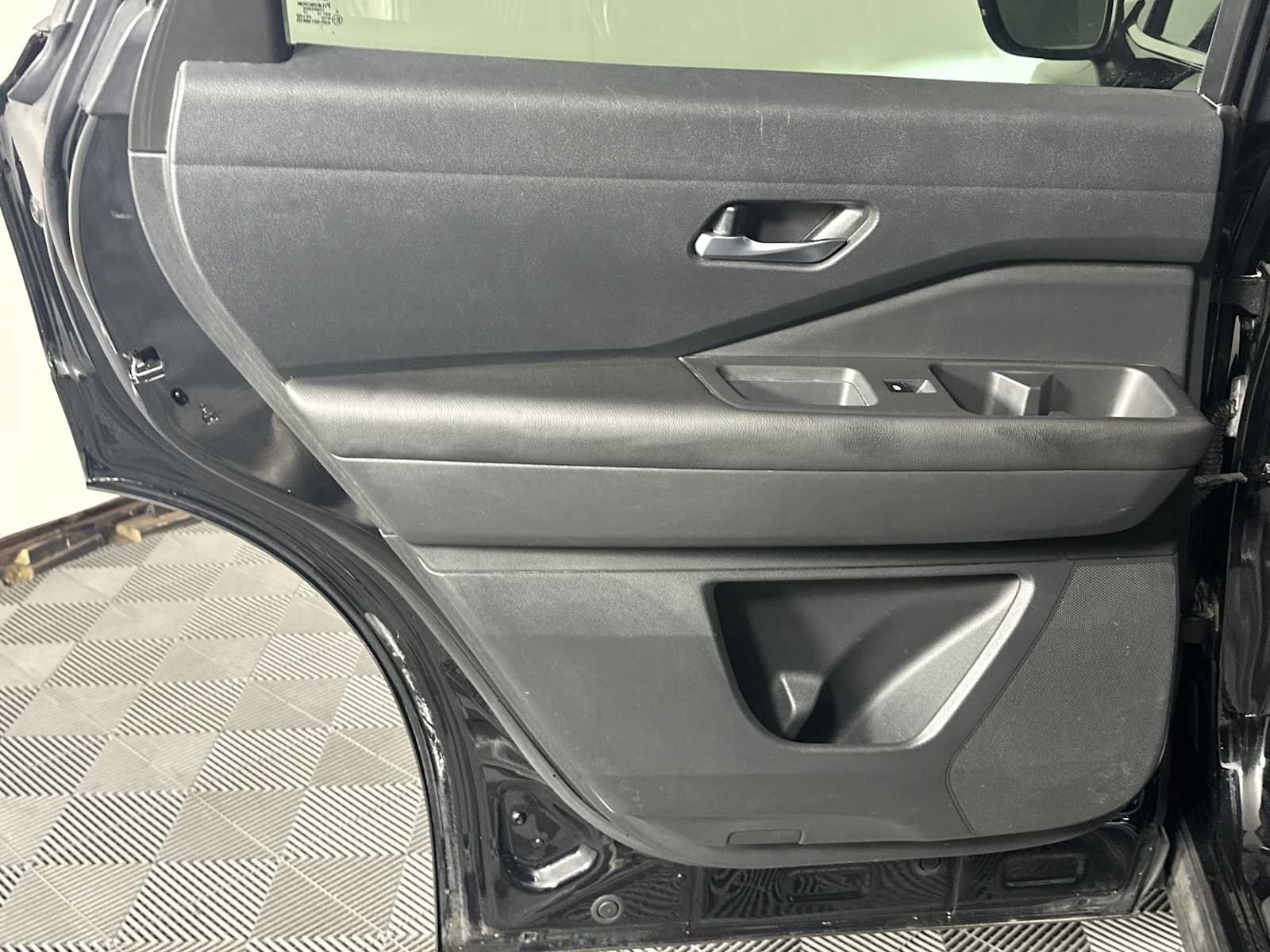Used 2022 Nissan Pathfinder S AWD/4WD image 23