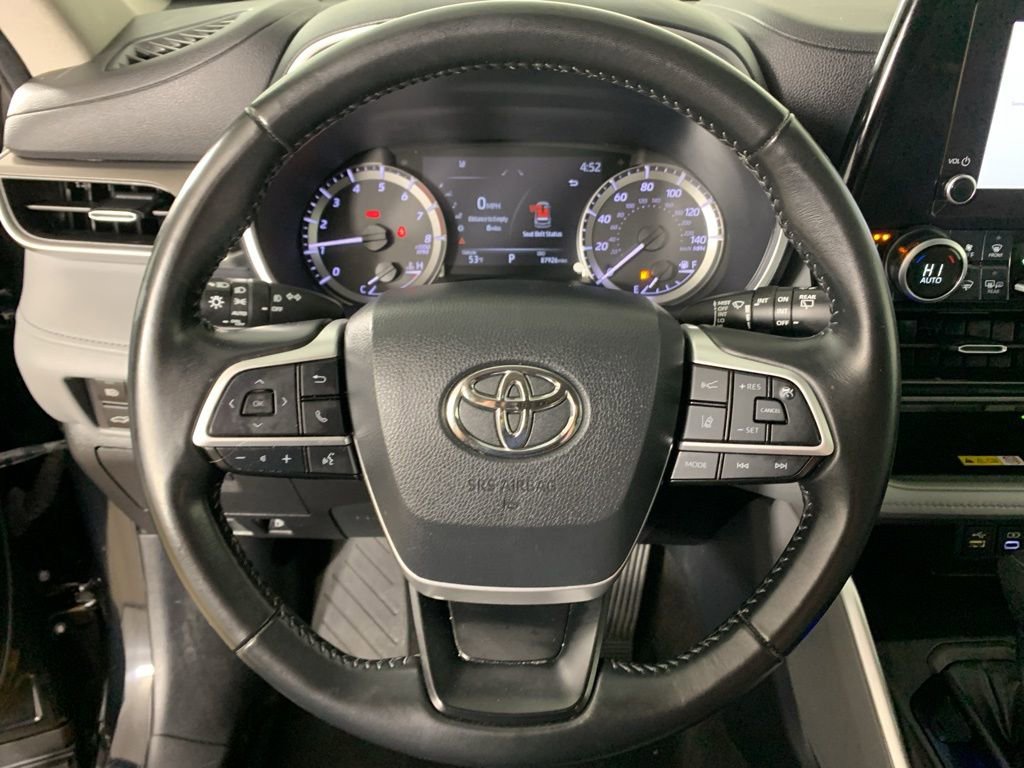 Used 2023 Toyota Highlander XLE AWD/4WD image 22