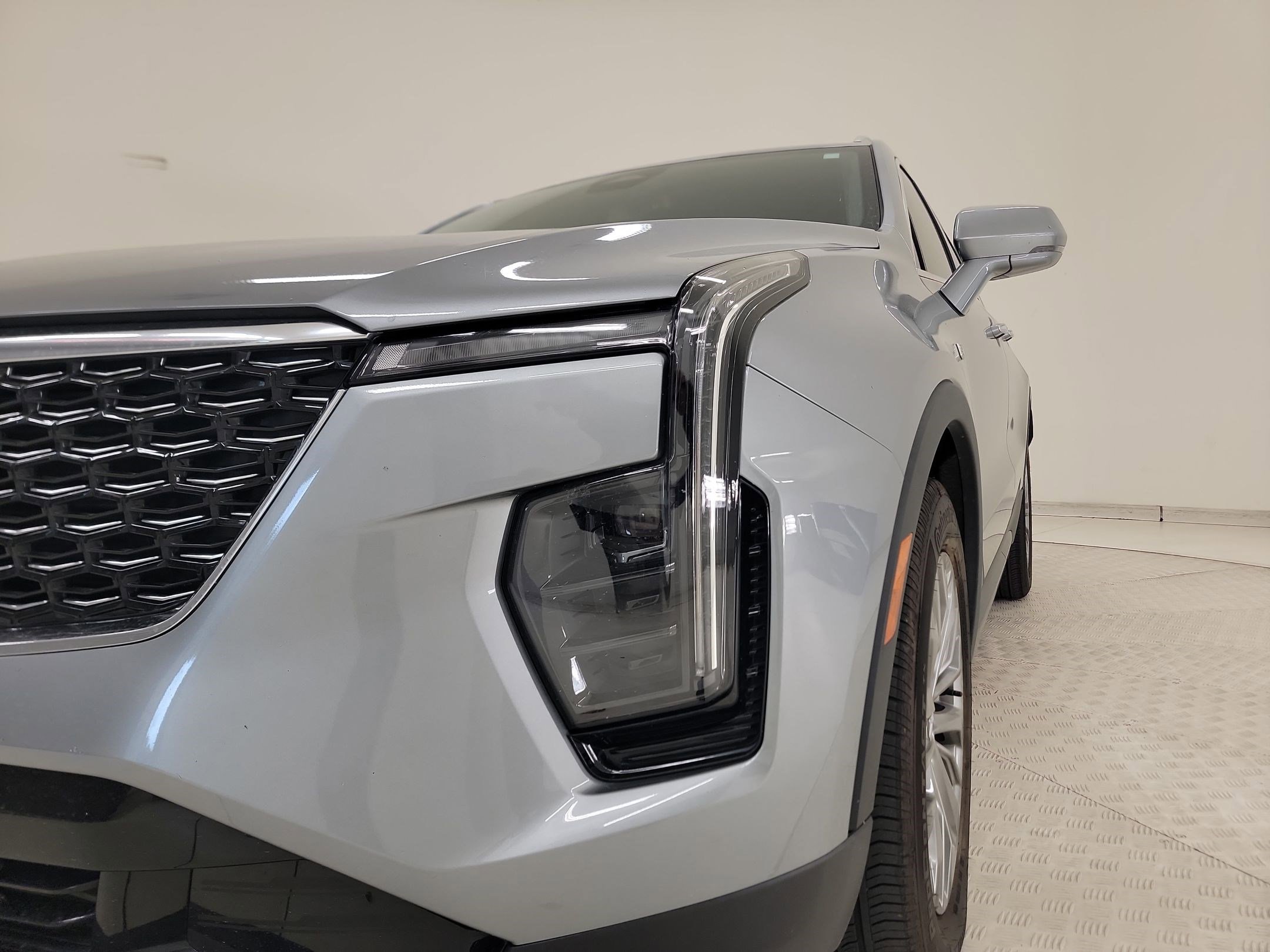 Used 2024 Cadillac XT4 Premium Luxury w/ Cold Weather Package FWD image 9