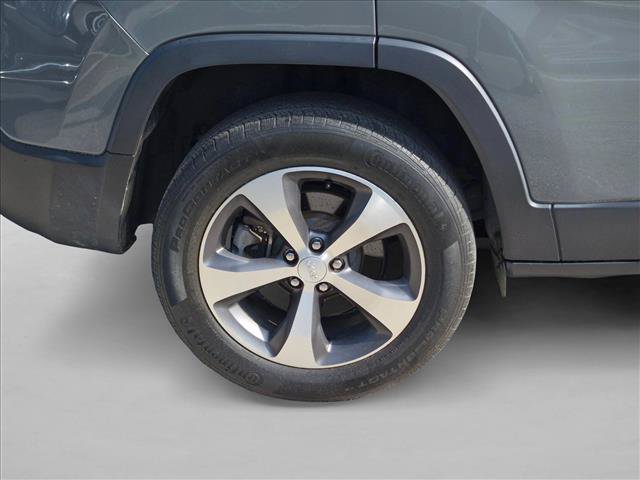 Used 2020 Jeep Cherokee Limited AWD/4WD image 10