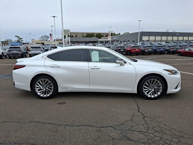 Used 2022 Lexus ES 300h w/ Accessory Package image 5