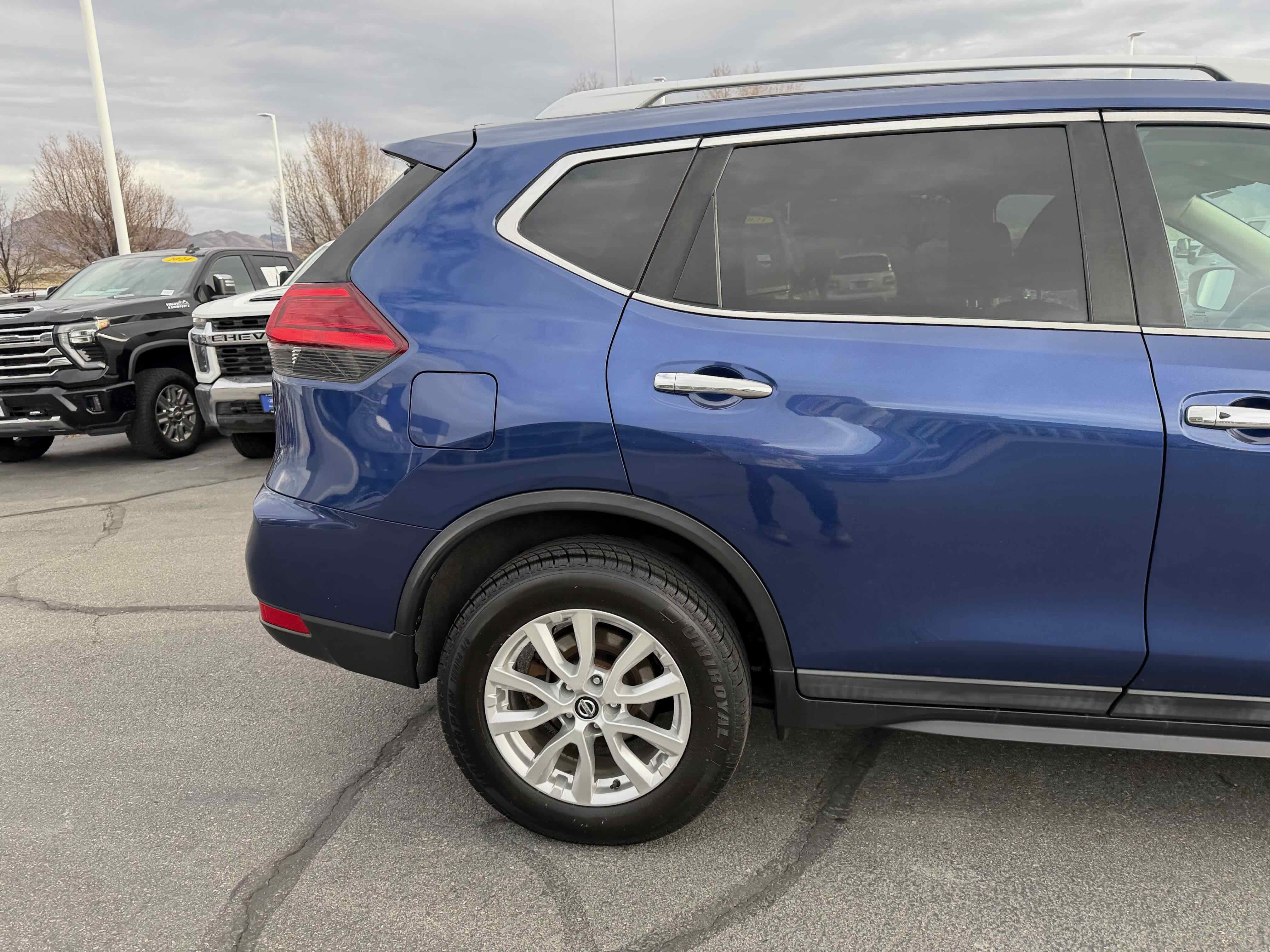 Used 2017 Nissan Rogue SV image 7