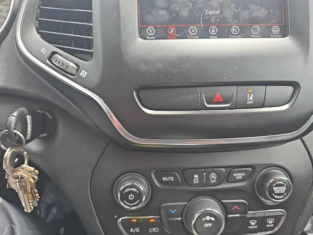 Used 2021 Jeep Cherokee Latitude FWD image 8