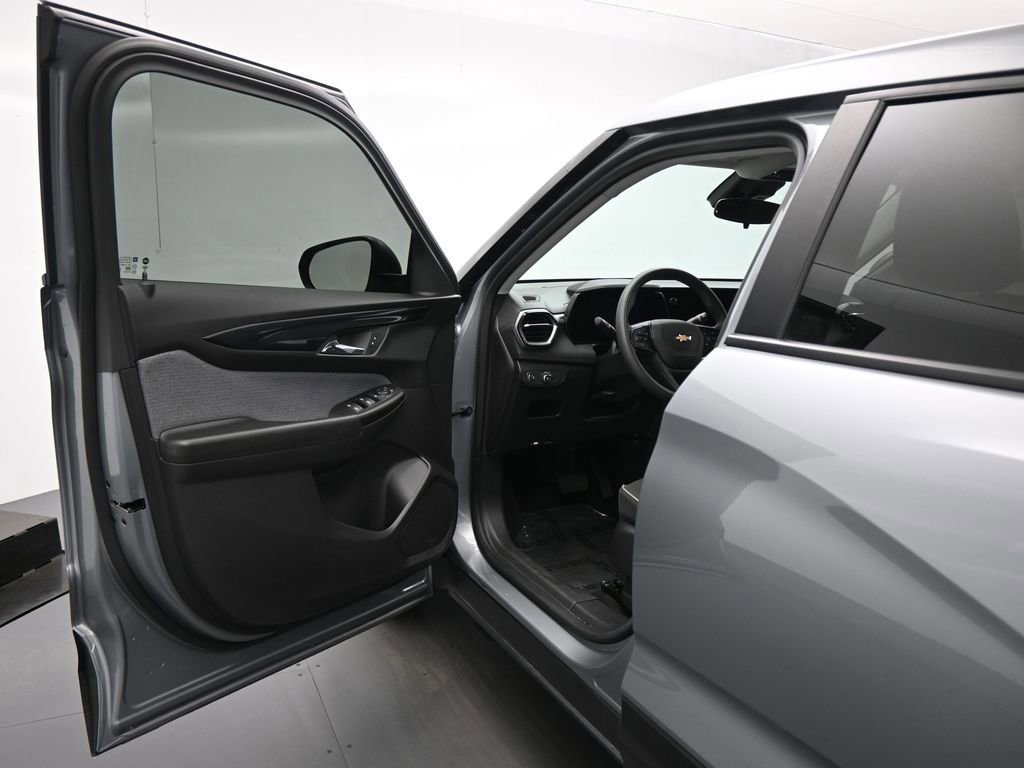 Used 2024 Chevrolet TrailBlazer LS image 36