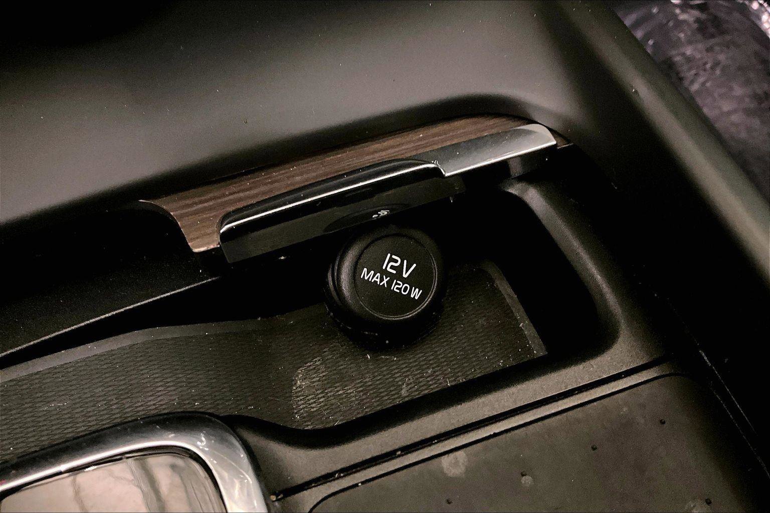 Used 2022 Volvo XC60 T8 Inscription Expression w/ Advanced Package image 31