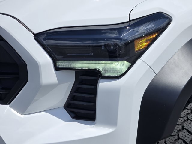 Used 2025 Toyota Tacoma Trailhunter image 9