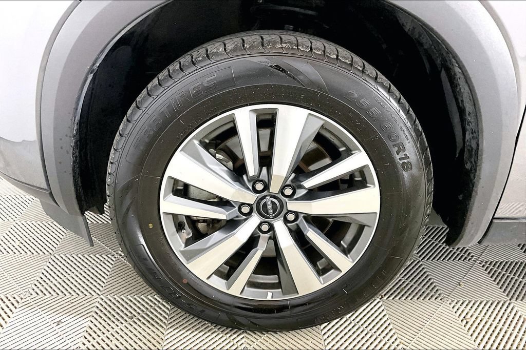 Used 2025 Nissan Pathfinder SL FWD image 7