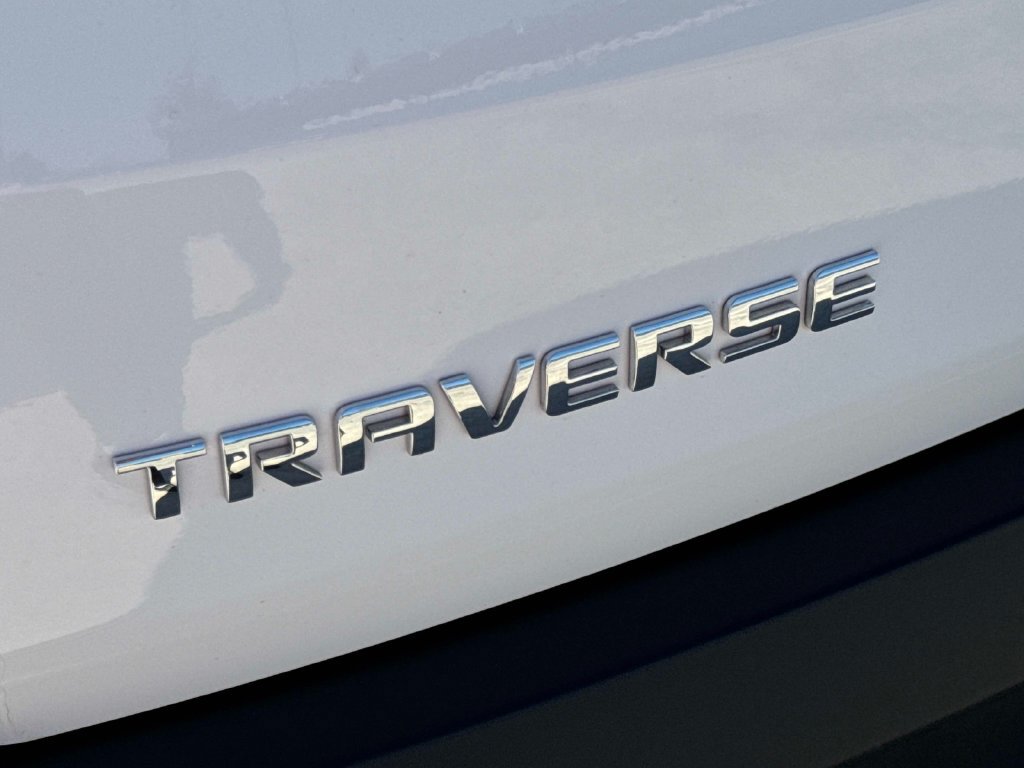 Used 2022 Chevrolet Traverse LS FWD image 10