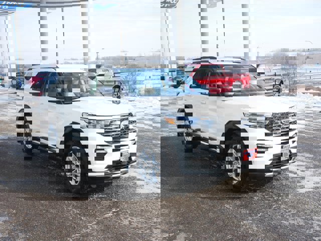 Certified 2023 Ford Explorer XLT w/ Equipment Group 202A image 3