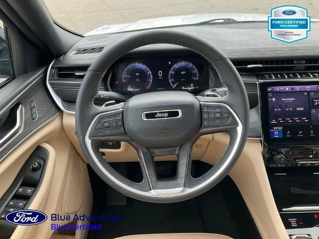 Used 2025 Jeep Grand Cherokee Limited w/ Black Appearance Package AWD/4WD image 7