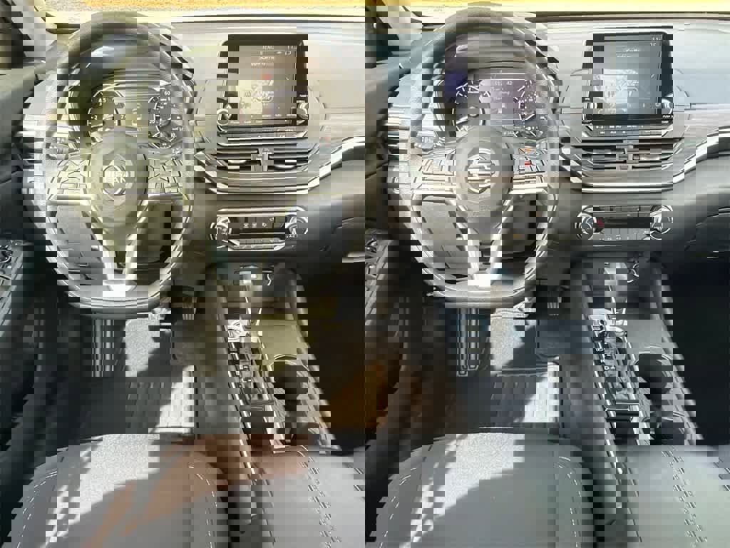 Used 2025 Nissan Altima 2.5 SV image 19