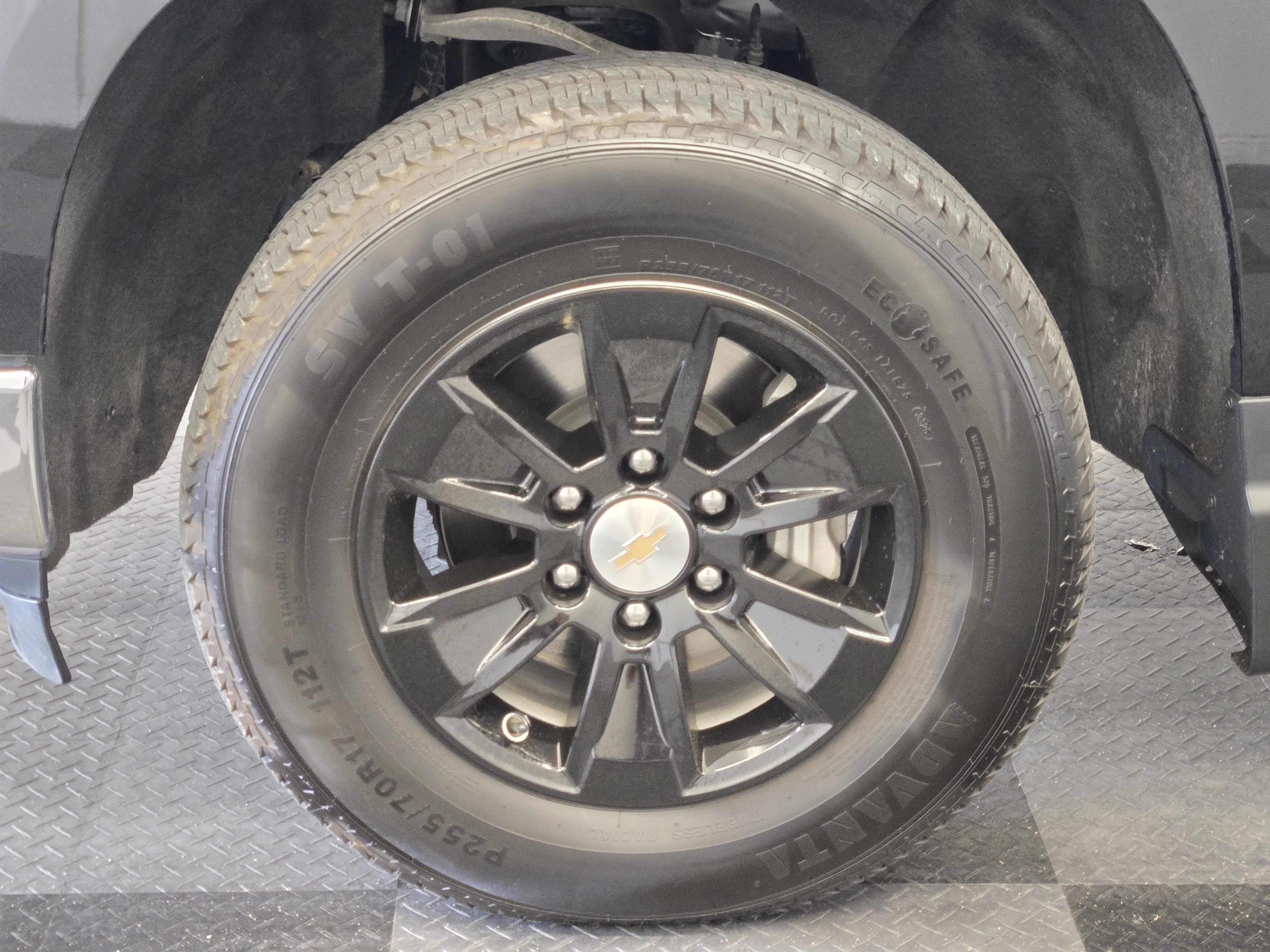 Used 2025 Chevrolet Silverado 1500 LT AWD/4WD image 9