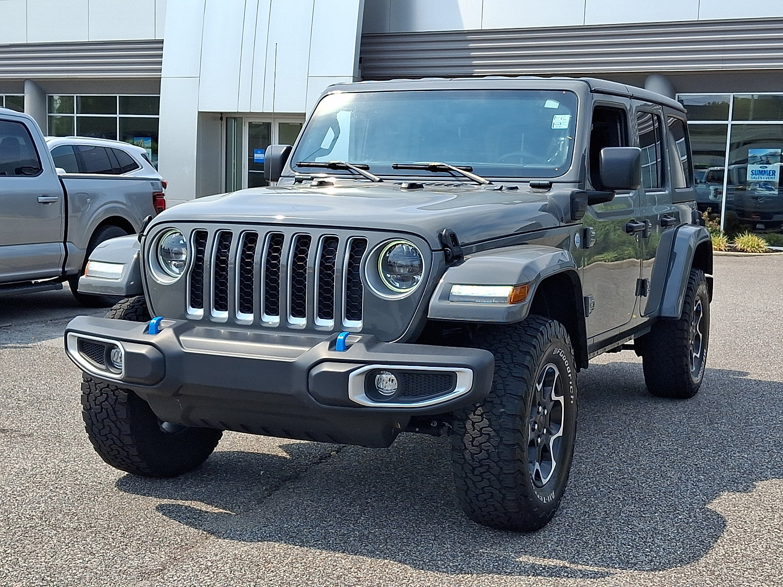Used 2023 Jeep Wrangler Unlimited Sahara w/ Cold Weather Group AWD/4WD image 4