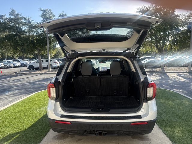 Certified 2025 Ford Explorer Active RWD image 7