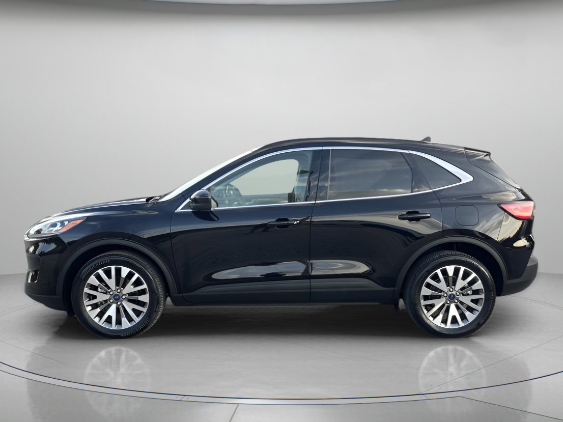 Certified 2022 Ford Escape Titanium image 5