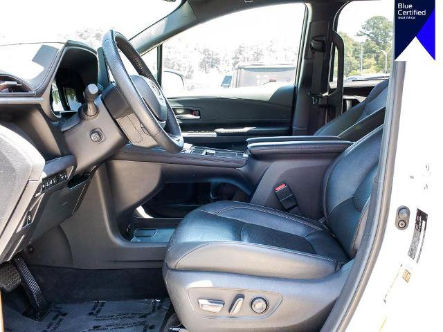 Used 2025 Toyota Sienna Platinum AWD/4WD image 19