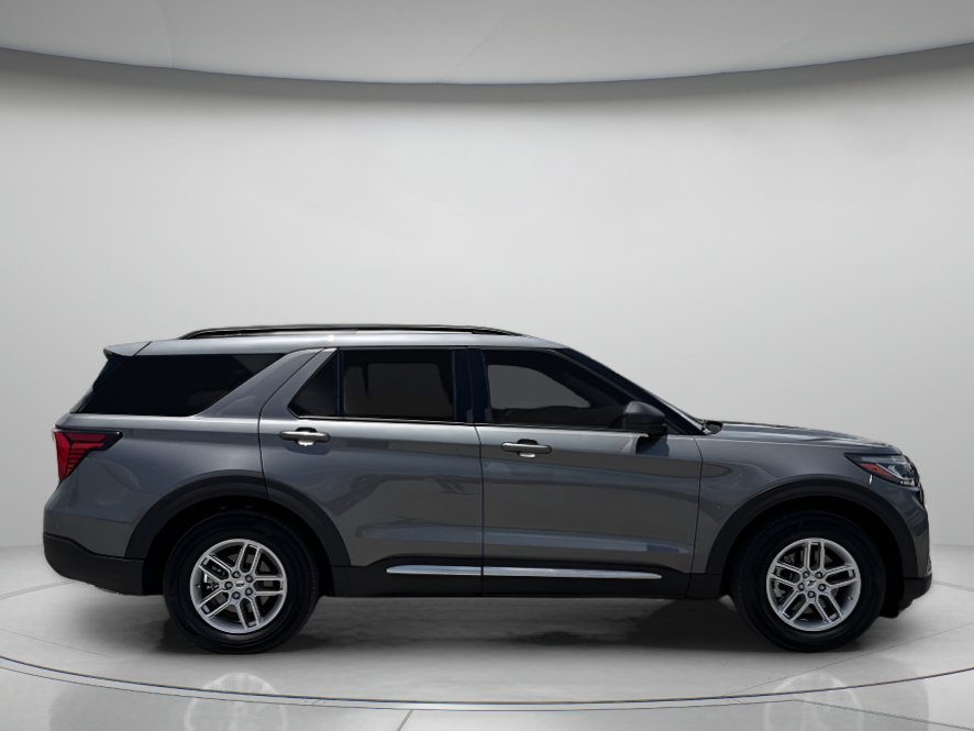 Certified 2025 Ford Explorer Active RWD image 2