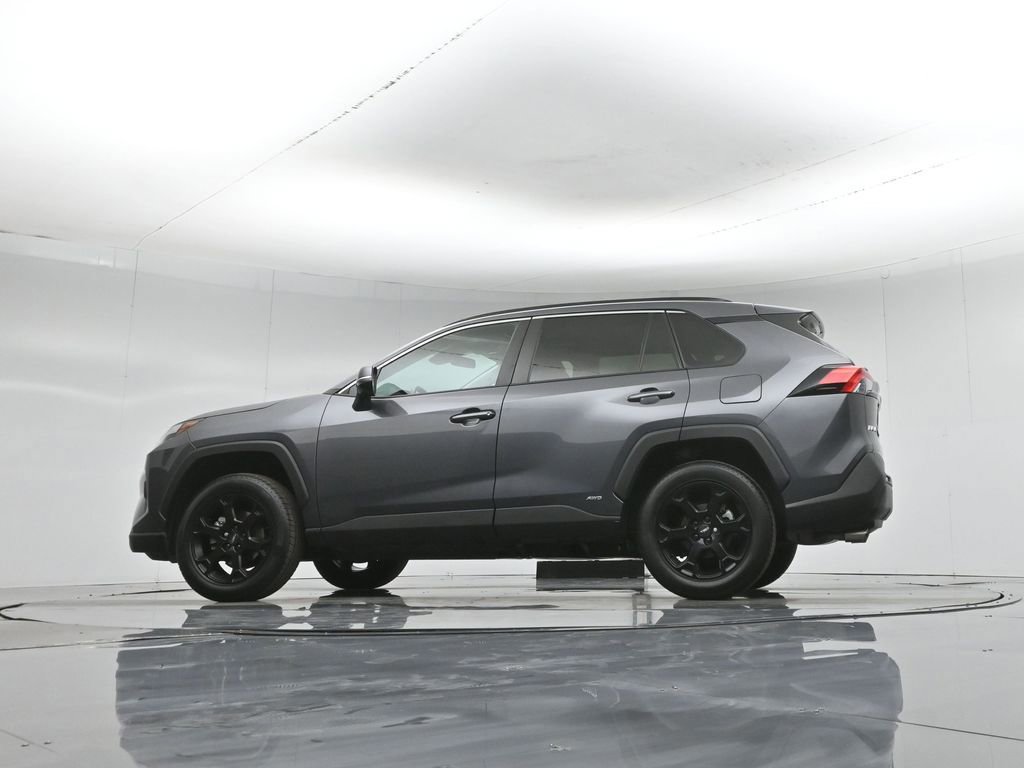 Used 2022 Toyota RAV4 XLE Premium image 24