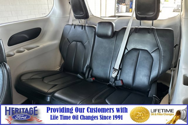 Used 2023 Chrysler Pacifica Touring-L image 15